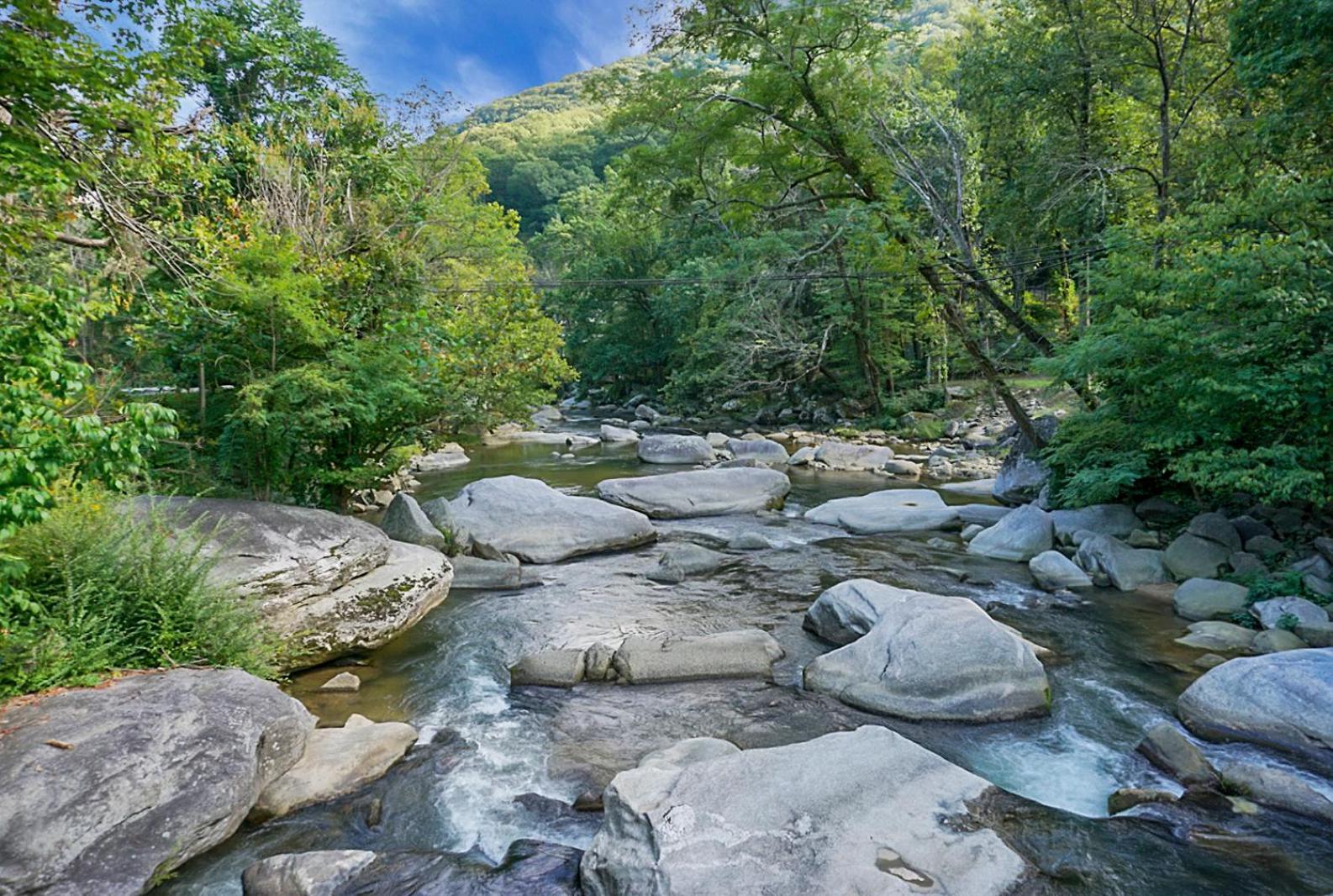 Hickory Falls Inn Чимни-Рок Экстерьер фото